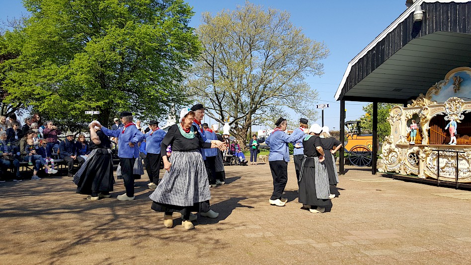 Klompen Dancing