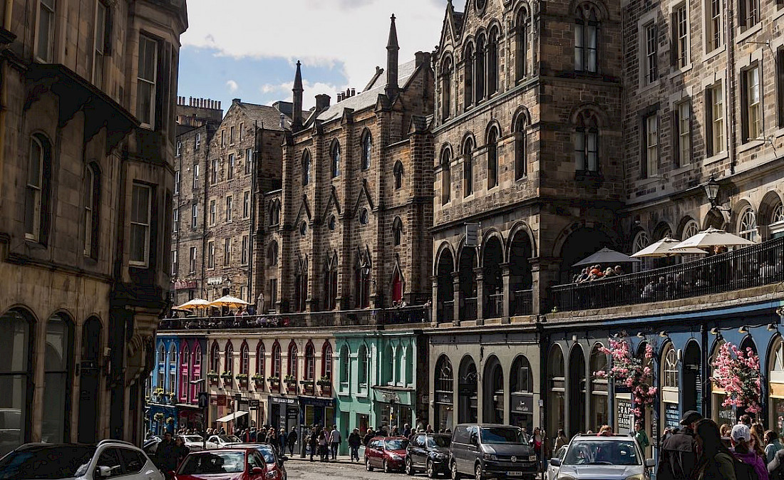 Victoria Street in Edinburgh and its medieval architecture.