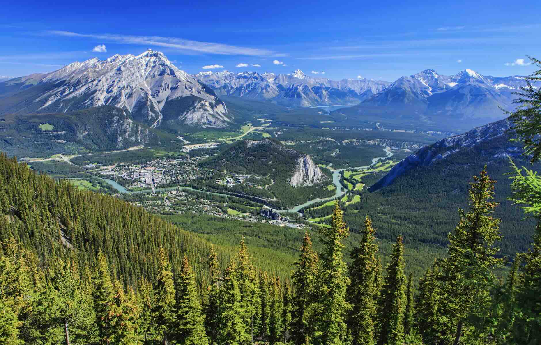 Seniors on a tour of the Canadian Rockies with Tours of Distinction