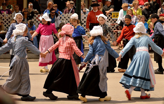 dutch clog dancing