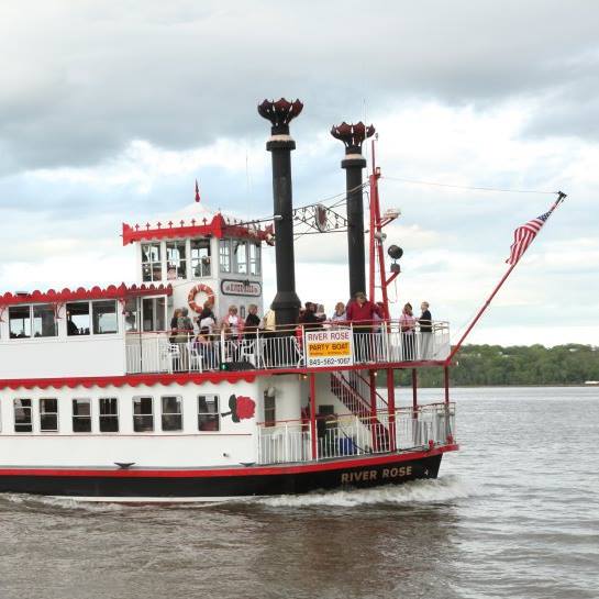 The River Rose Cruising the Hudson River